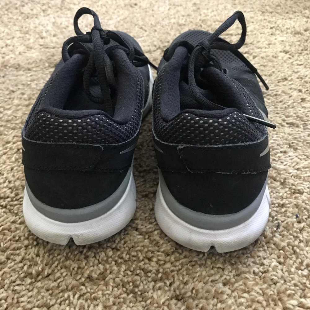Nike | Athletic Shoes - Picture 4 of 5